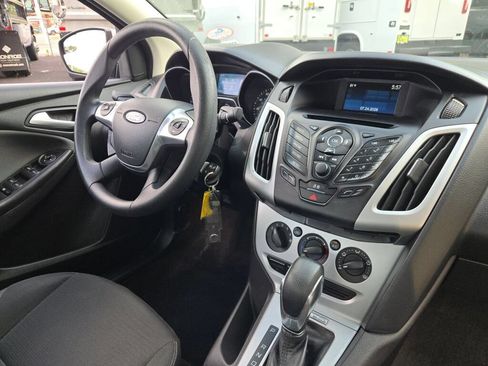 Used 2014 Ford Focus SE FWD image 5