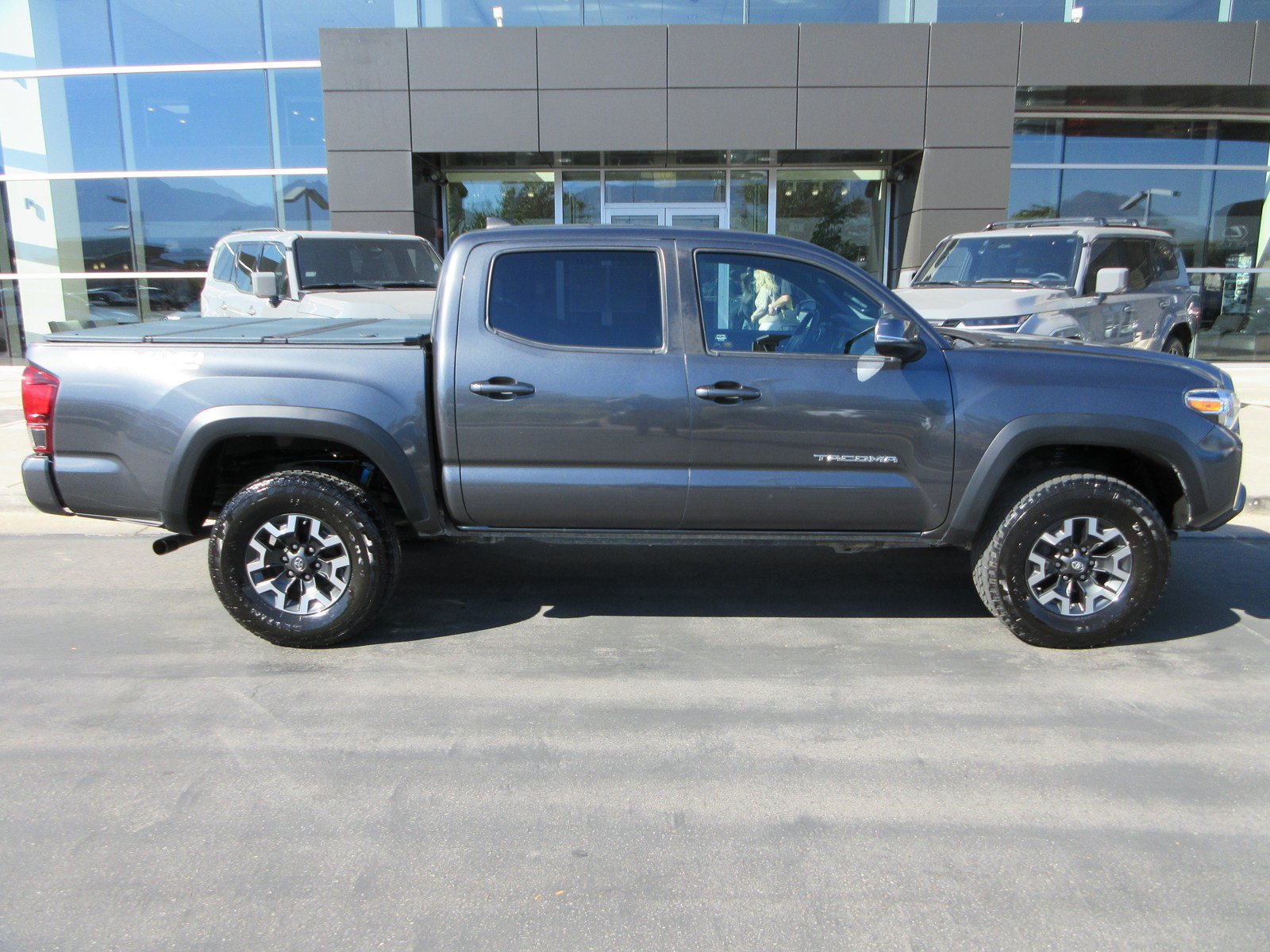 Used 2019 Toyota Tacoma TRD Off-Road AWD/4WD image 13