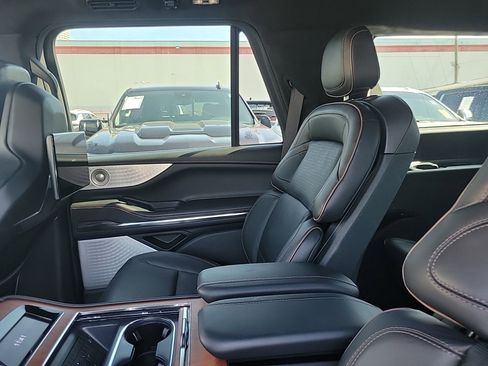 Used 2025 Lincoln Navigator Black Label image 23