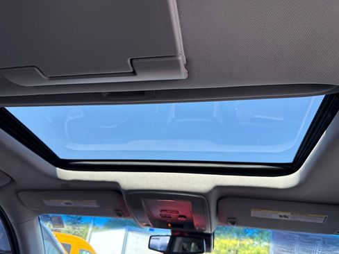 Used 2017 GMC Yukon XL Denali image 15