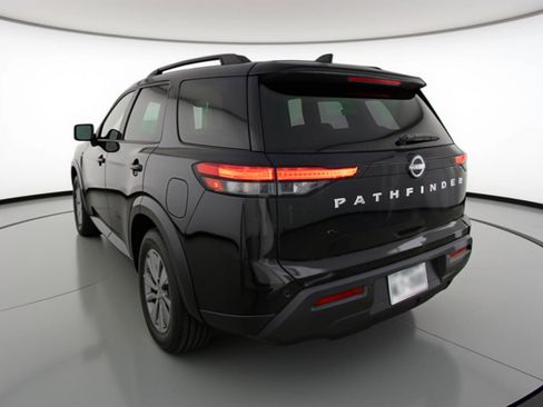 Used 2025 Nissan Pathfinder SV image 6
