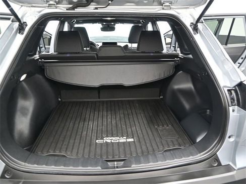 Used 2024 Toyota Corolla Cross SE w/ Moonroof Package image 17