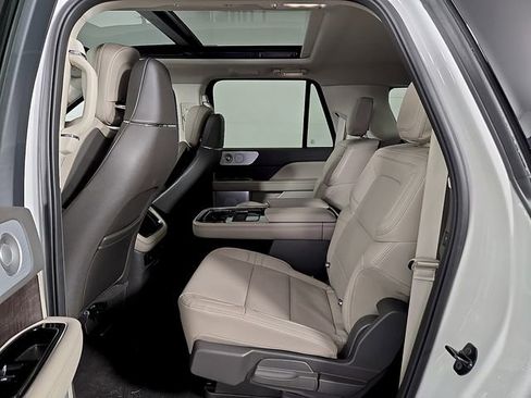 Certified 2024 Lincoln Navigator L Reserve image 11
