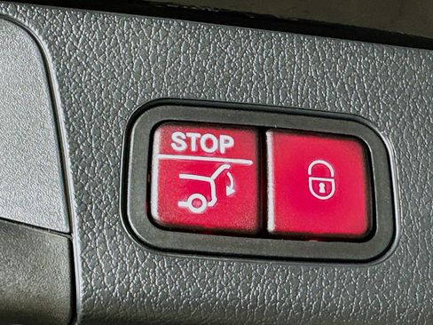 Certified 2025 Mercedes-Benz GLB 250 4MATIC image 35