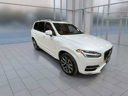 Used 2019 Volvo XC90 T6 Momentum image 2