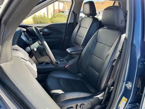 Used 2024 GMC Terrain SLT image 28