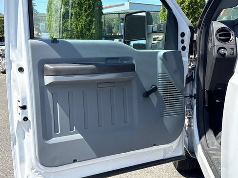 Used 2016 Ford F250 XL w/ Camper Package RWD image 15