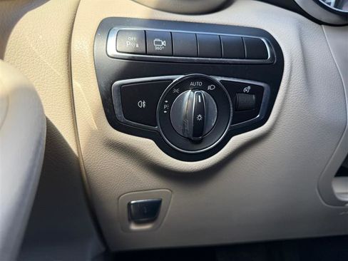 Used 2019 Mercedes-Benz GLC 300 4MATIC image 27