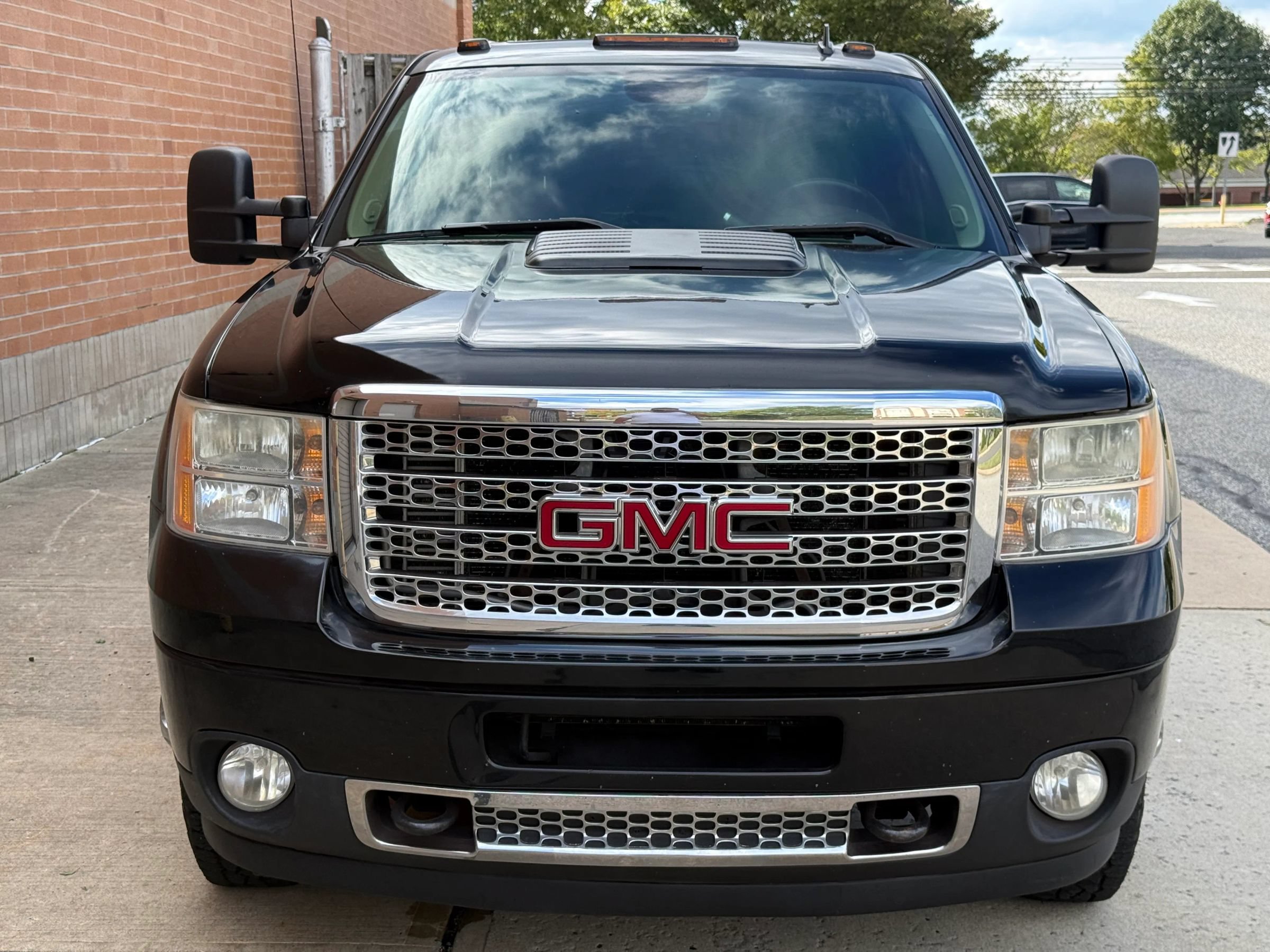 Used 2013 GMC Sierra 3500 Denali AWD/4WD image 2