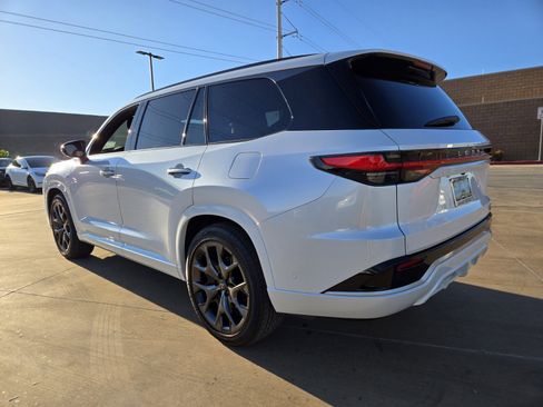 New 2025 Lexus TX 500h AWD image 4