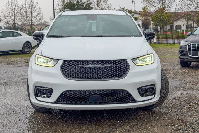 New 2026 Chrysler Pacifica Select FWD image 3