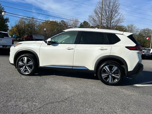 Used 2023 Nissan Rogue SL w/ SL Premium Package image 4