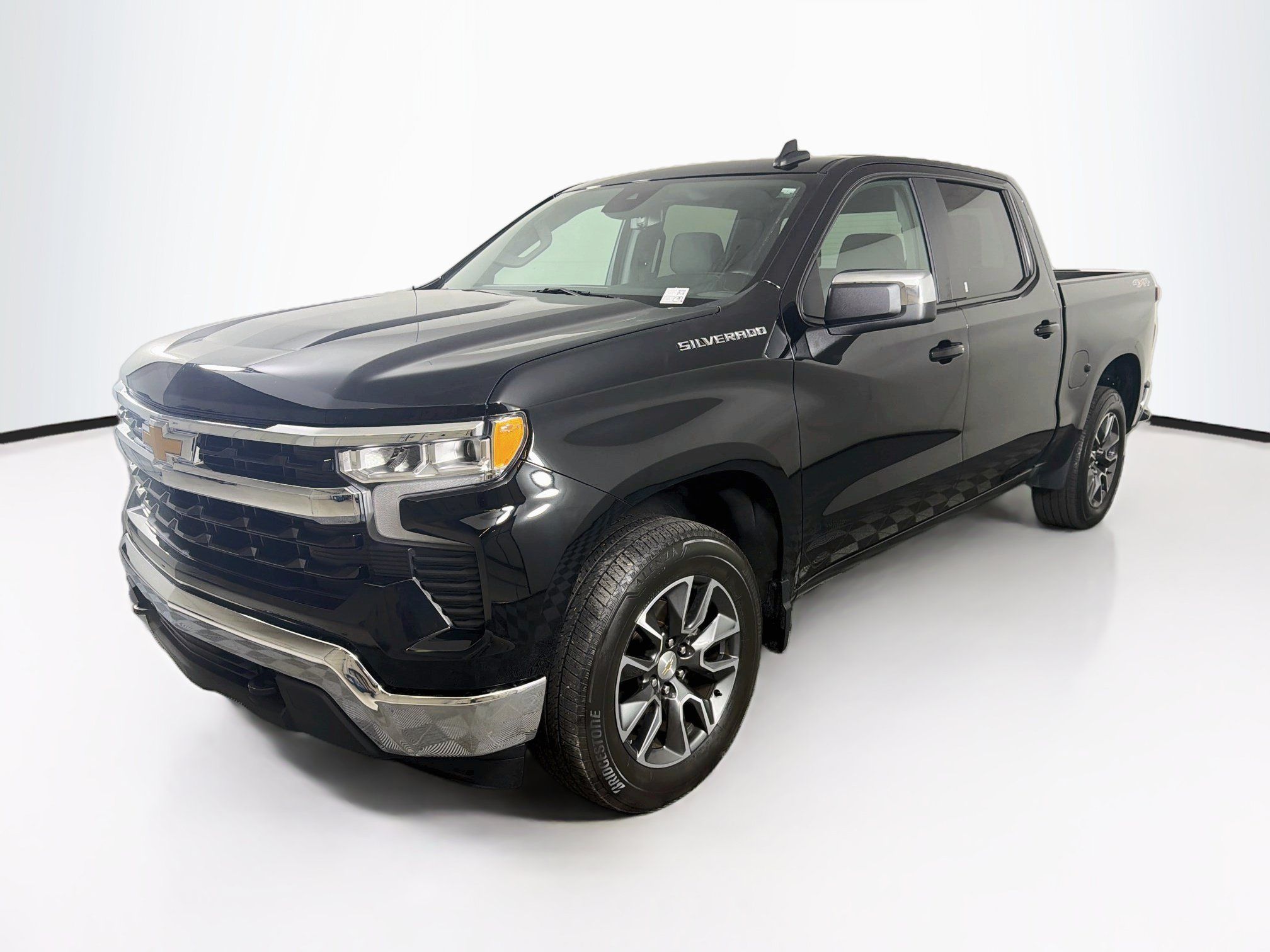 Used 2024 Chevrolet Silverado 1500 LT AWD/4WD image 3