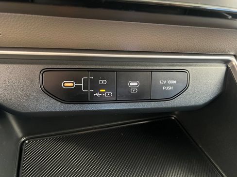 Certified 2025 Kia Carnival FWD image 54