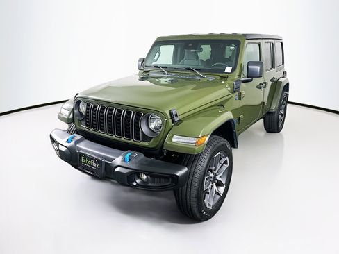 Used 2024 Jeep Wrangler Unlimited AWD/4WD image 3