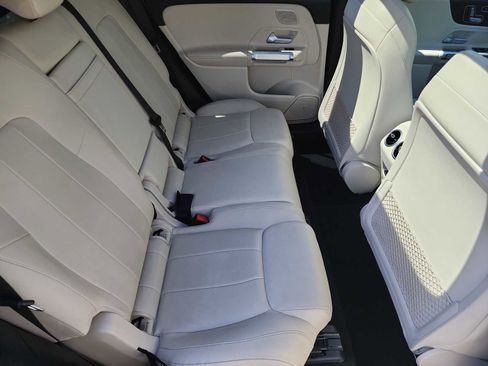Used 2021 Mercedes-Benz GLB 250 4MATIC image 18