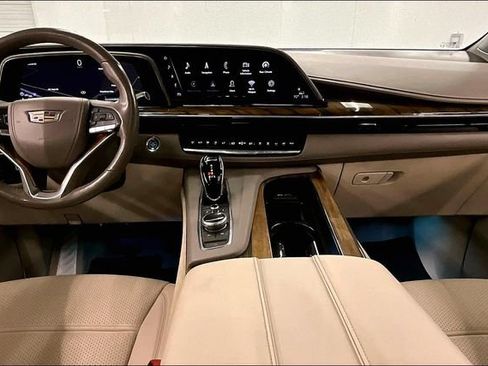 Used 2021 Cadillac Escalade ESV Sport Platinum w/ LPO, ONYX Package AWD/4WD image 19
