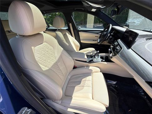 Used 2023 BMW 530i w/ Convenience Package RWD image 26