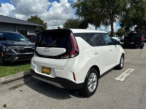 Used 2025 Kia Soul LX w/ LX Technology Package FWD image 7