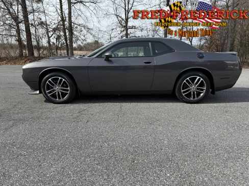 Used 2019 Dodge Challenger GT image 4