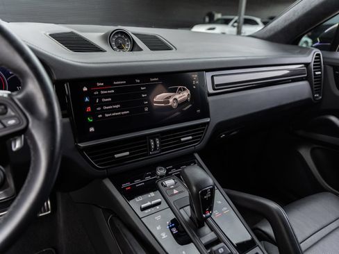 Certified 2023 Porsche Cayenne Turbo GT AWD/4WD image 29