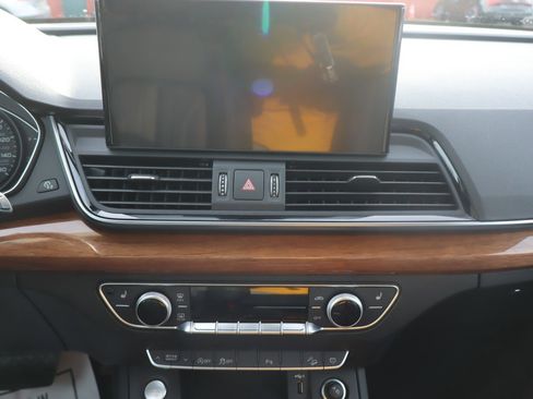 Used 2022 Audi Q5 2.0T Premium w/ Convenience Package image 11