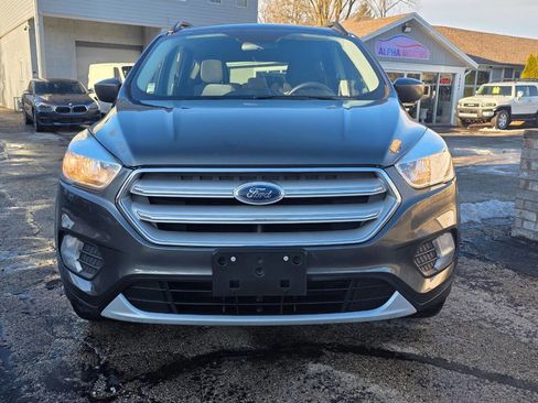 Used 2018 Ford Escape SE image 2