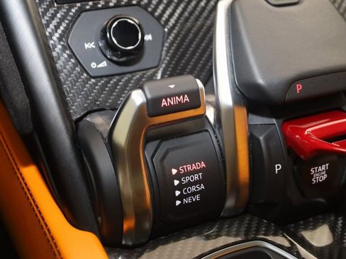 Used 2021 Lamborghini Urus image 44