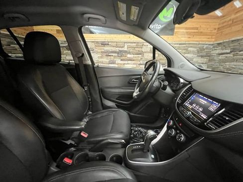 Used 2020 Chevrolet Trax LT w/ LT Convenience Package AWD/4WD image 15