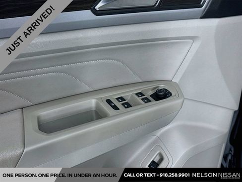 Used 2023 Volkswagen Atlas SE w/ Panoramic Sunroof Package AWD/4WD image 17