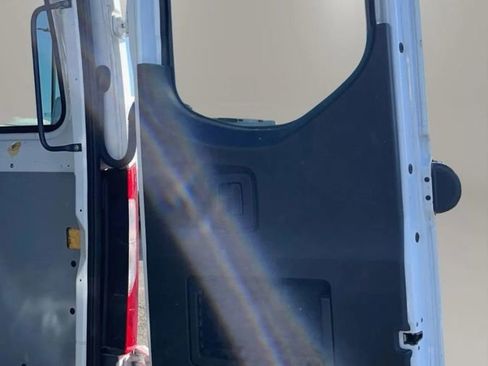 Used 2023 Mercedes-Benz Sprinter 2500 image 32