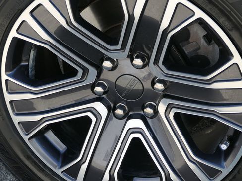 Used 2024 Jeep Wagoneer L Series II image 11