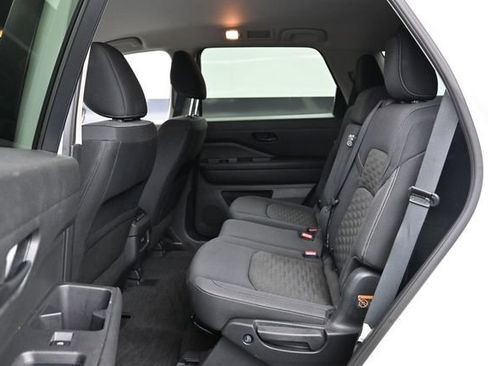 Used 2025 Nissan Pathfinder SV FWD image 22