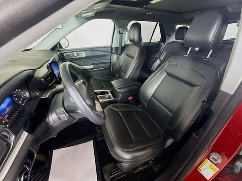 Used 2024 Ford Explorer XLT w/ Equipment Group 202A AWD/4WD image 23