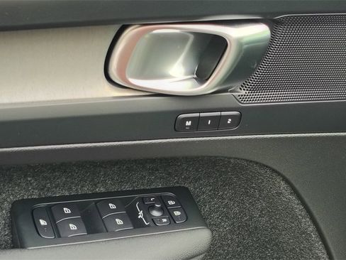 New 2026 Volvo XC40 B5 Plus w/ Climate Package image 9