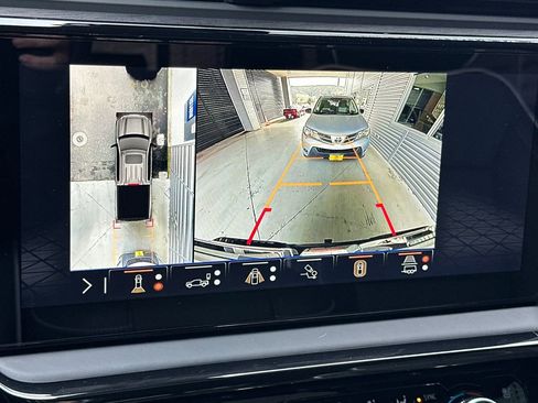 Used 2025 GMC Sierra 1500 AT4X image 23