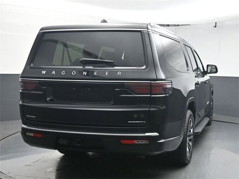 Used 2023 Jeep Wagoneer L Series II image 7