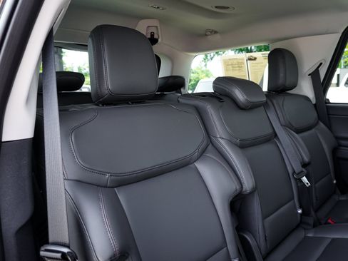 Used 2025 Ford Expedition Active AWD/4WD image 34
