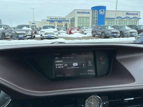 Used 2018 Lexus ES 350 w/ Navigation System Package image 52