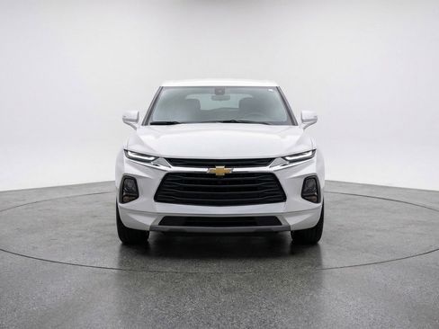 Used 2025 Chevrolet Blazer LT image 2