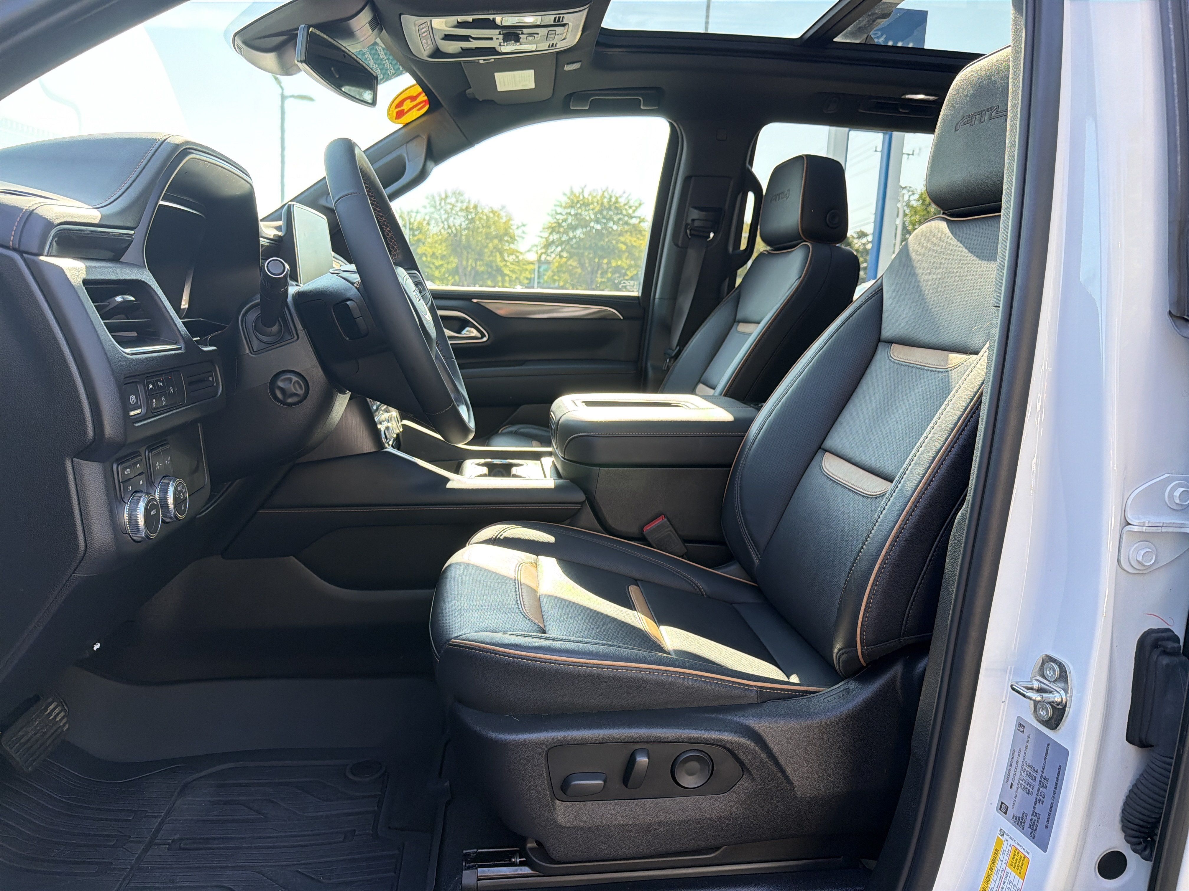 Used 2024 GMC Yukon AT4 AWD/4WD image 16