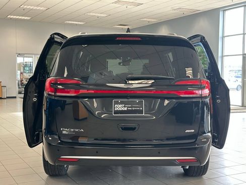 New 2026 Chrysler Pacifica Pinnacle AWD/4WD image 4