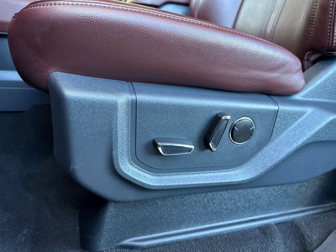 Used 2024 Ford Expedition Limited image 14