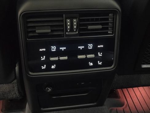 Certified 2025 Porsche Cayenne S AWD/4WD image 20