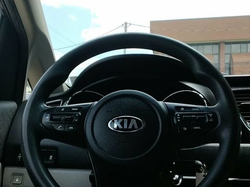 Used 2021 Kia Sedona LX FWD image 15