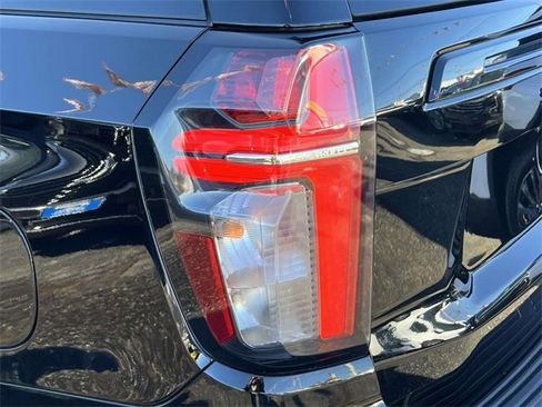 Used 2023 Chevrolet Suburban RST image 8