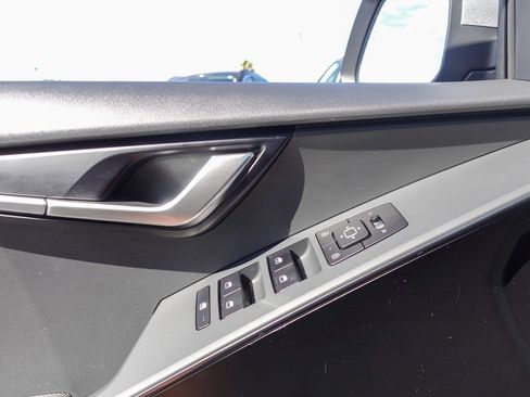 Used 2025 Kia Niro LX FWD image 15