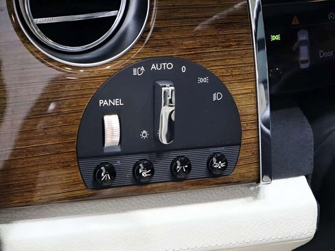 Used 2010 Rolls-Royce Ghost image 12