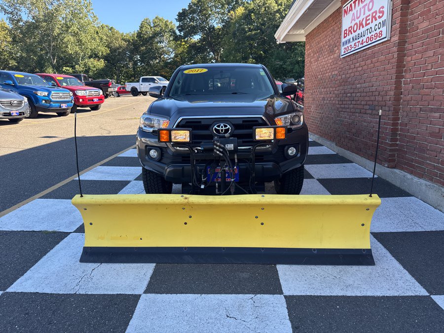 Used 2017 Toyota Tacoma SR5 w/ Tow Package AWD/4WD image 6