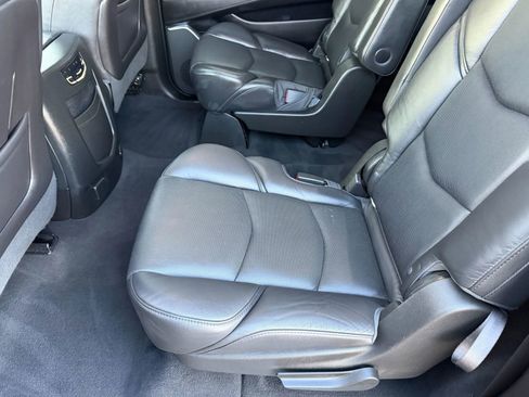 Used 2018 Cadillac Escalade ESV Luxury image 18